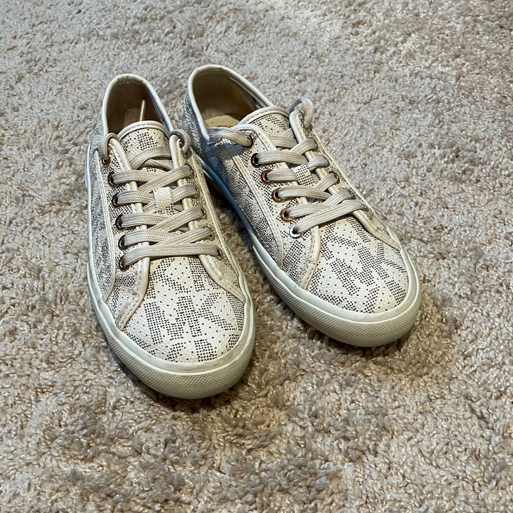 Micheal Kors(NOT DIRTY) Beige w/Brown MK